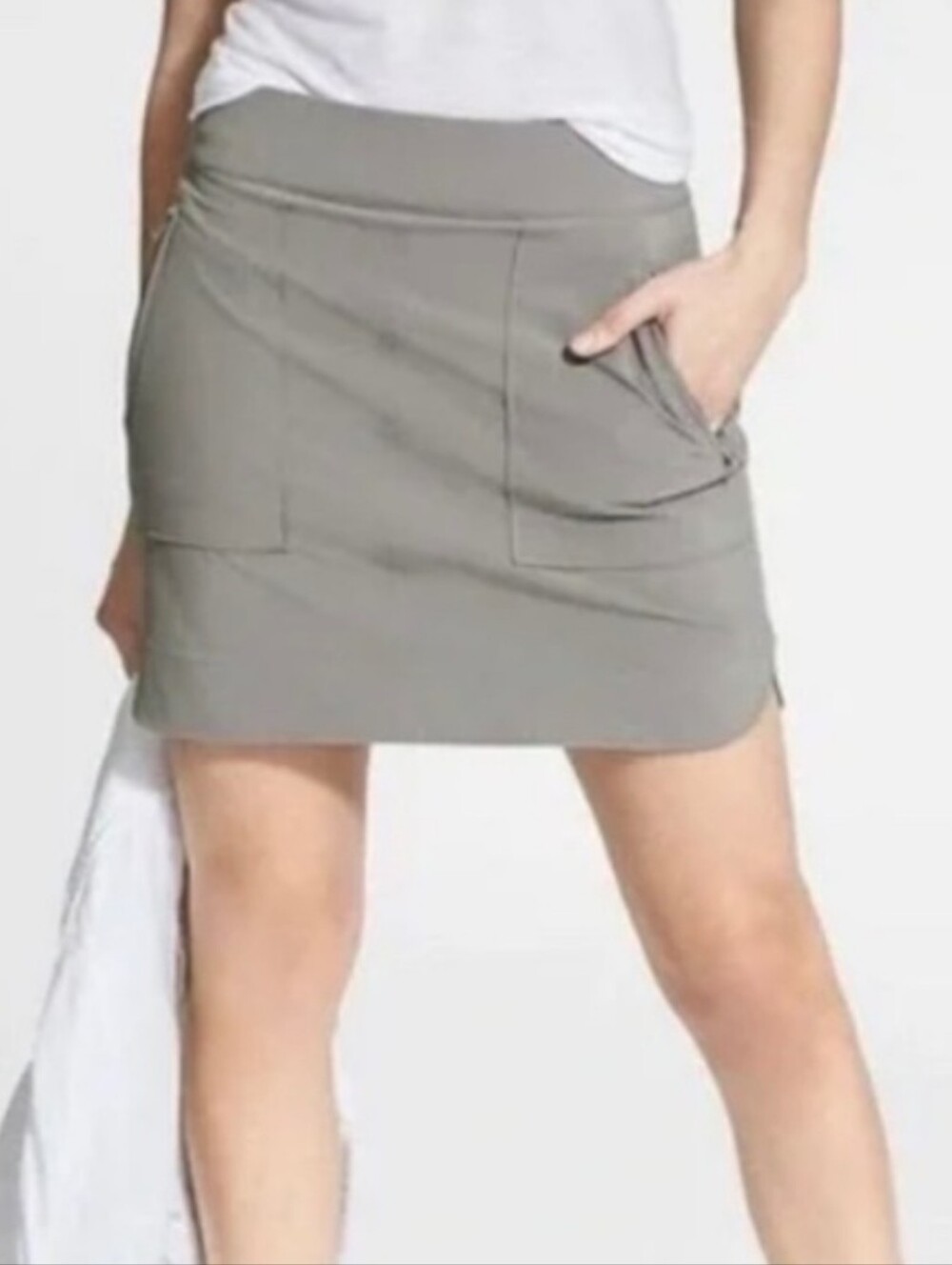 Athleta Chelsea Cargo Skort Mini Skirt with Front Pockets Size 6 Grey/Taupe